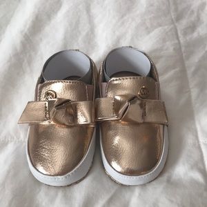 NWT MICHAEL KORS Baby Poppy 3